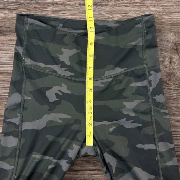Athleta Ultimate Stash Pocket Camo 7/8 tight Sz: XS - Picture 13 of 16
